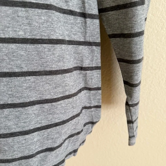 Patagonia Men’s Light Gray and Dark Gray Striped Short Sleeve Henley Size L - Picture 4 of 9